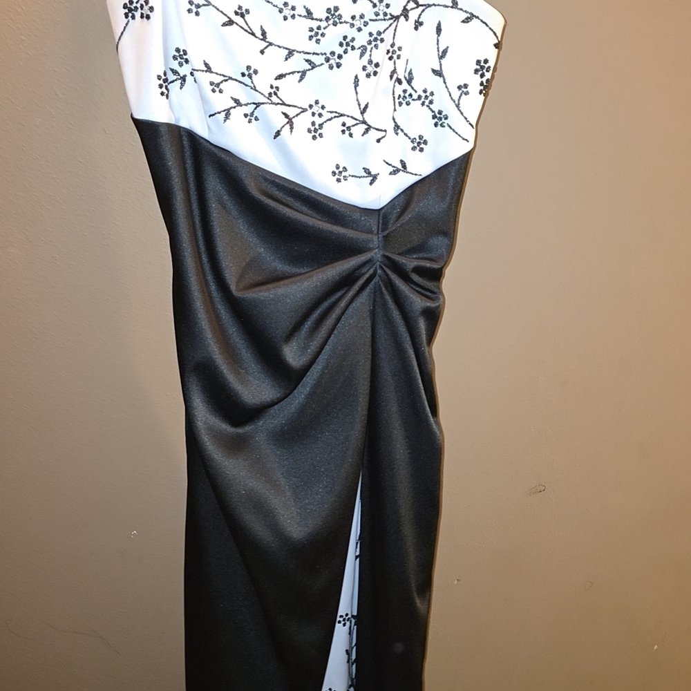 Black and White Embellished Strapless Sheath Dress